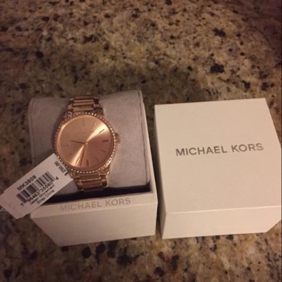 Michael Kors Rose Gold Watch - Picture 2 of 3